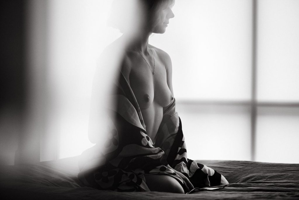 nude robe boudoir photo